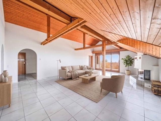WOHNCHARME MIT WEITBLICK 4.5 ZIMMER DACHWOHNUNG IN OBERWIL LIELI