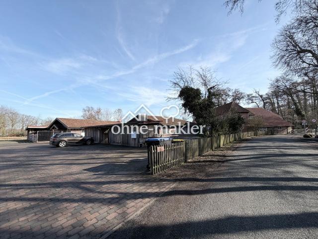 Wohnanlage mit 3 Häuser u. 4 Wohnbereiche je mit Terrassen, Parkplätze u. Abstellräume
