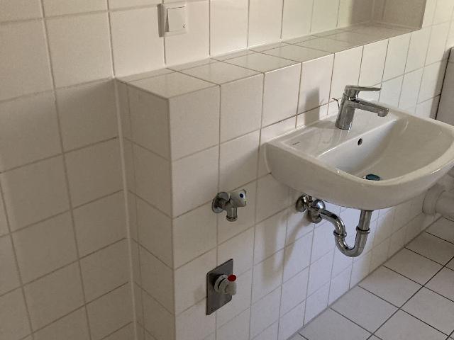 Wohnberechtigungsschein 3. Förderweg erforderlich 2 Zimmer Wohnung ab Sofort!