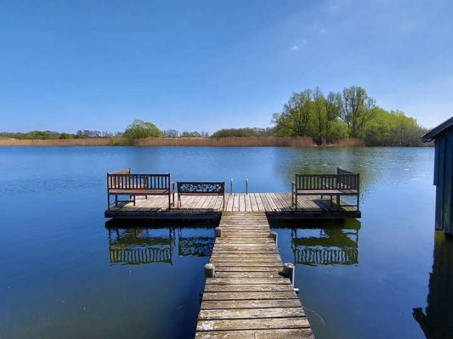 Wohnbungalow auf Eigentumsland mit Bootssteg/Bootshausnutzung direkt am Hohen Sprenzer See zu verk