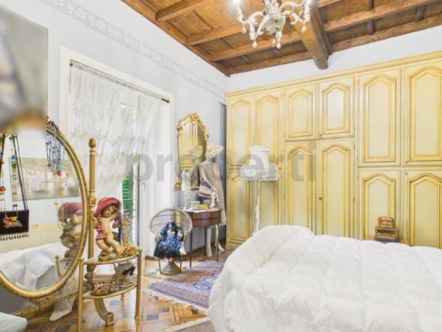 Wohngebäude 10.5 Zimmer