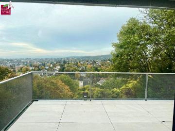 Wohngenuss mit Traumfernblick: Teilmöblierte Traumvilla mit Outdoorpool, Garten, Sauna, Jacuzzi Indoor, Tischtennistisch, uvm