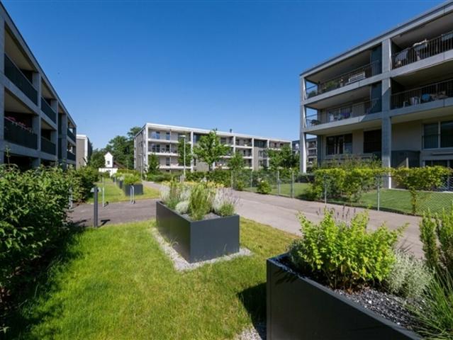 Wohngenuss im Blumenpark Erdgeschosswohnung mit zwei Sitzplätzen
