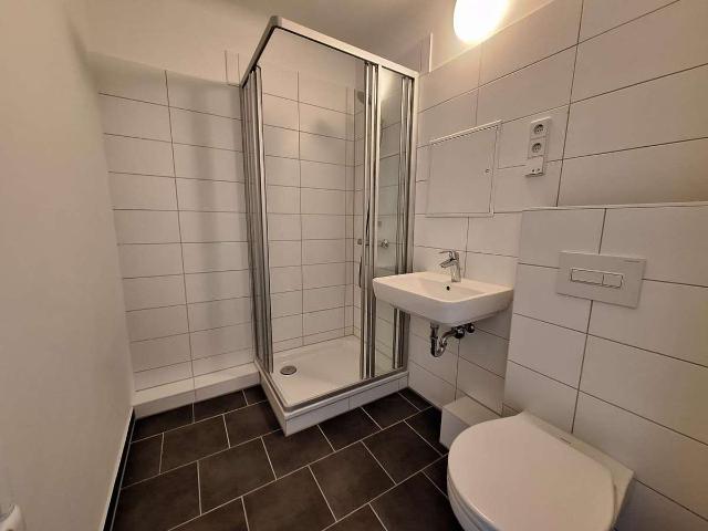 Wohnglück auf 2 Zimmern mit WBS frisch saniert & mit Balkon
