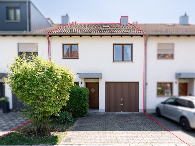 Wohnglück in Offenhausen RMH mit Garage, Wintergarten & Garten