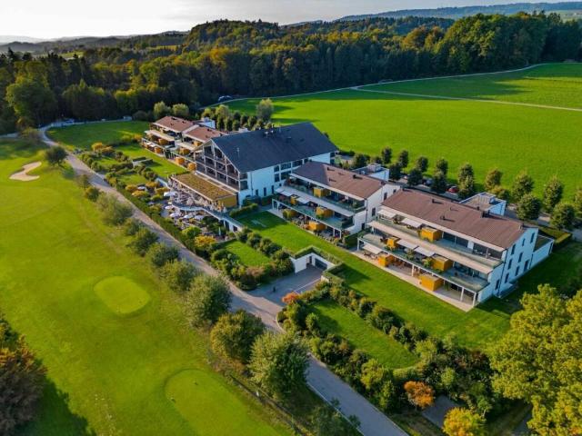 Wohnen am Golfplatz Wellnessbereich, Fitness und traumhafter Terrasse mit Alpenpanorama