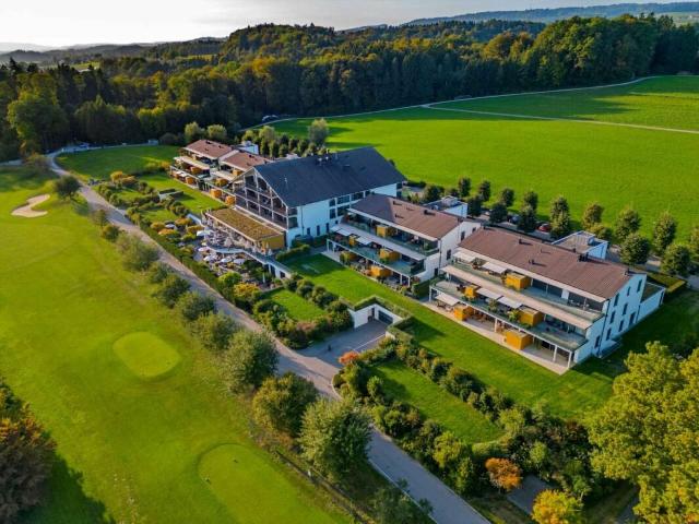 Wohnen am Golfplatz Wellnessbereich, Fitness und traumhafter Terrasse mit Alpenpanorama