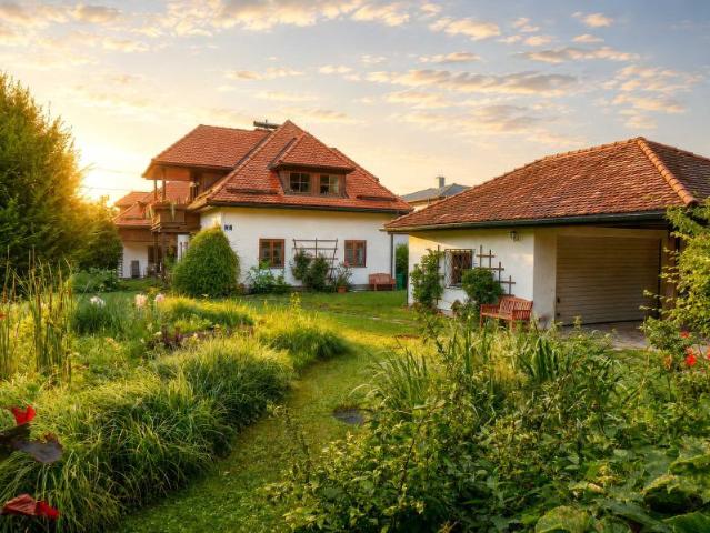 Wohnen am Grünland: Großzügiges Wohnhaus mit drei Wohneinheiten in Salzburg Gneis
