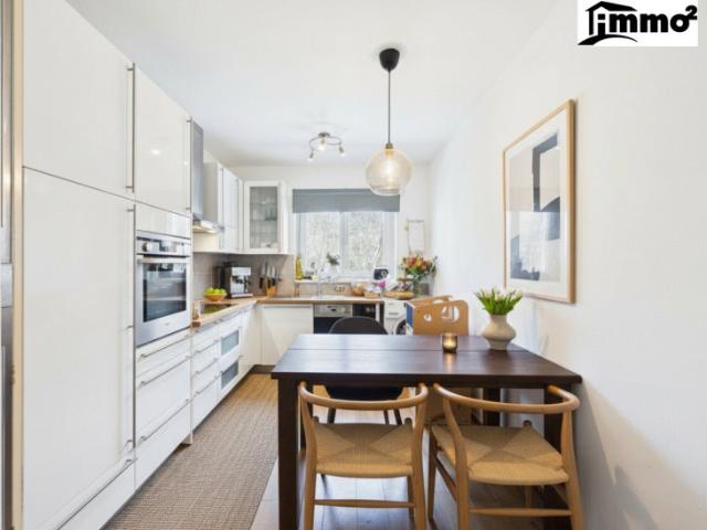 Wohnen am Kreuzbergl: Großzügige 4 Zimmer Wohnung mit Loggia