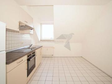 ! Wohnen am Küchwald ! Helle 2 Raum DG Wohnung mit Einbauküche und Tageslichtbad