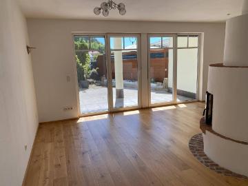 Wohnen am Heuberg Charmante Gartenwohnung mit Terrasse, Kamin & 2 Stellplätzen