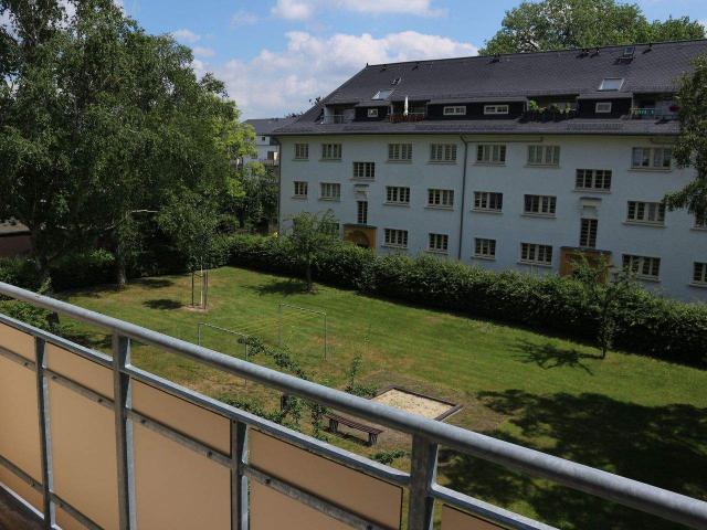 Wohnen am Heimgarten im 2.OG / groÃe KÃ¼che / Bad mit Wanne frei ab 1.10.26