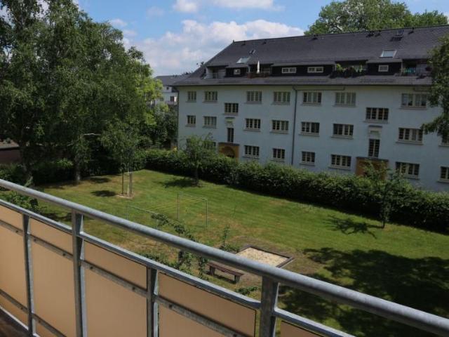 Wohnen am Heimgarten im 2.OG / große Küche / Bad mit Wanne frei ab 1.10.26
