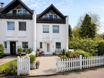 Wohnen am Hildener Stadtwald mit viel Platz, Privatsphäre & Duplex Garage!