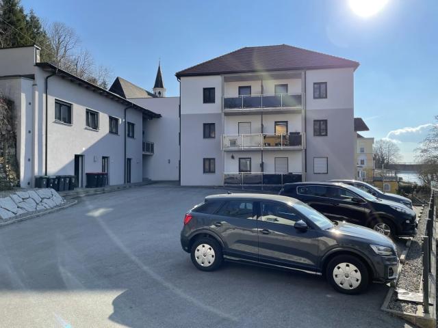 Wohnen am Inn! Neuwertige, helle 3 Zimmer Wohnung mit möblierter Küche und Loggia in Obernberg