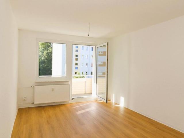 Wohnen am Ottoteich! Sonnige 3 Zimmer mit Balkon