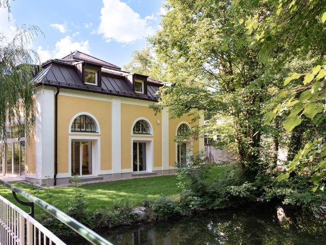 Wohnen am Schlosspark: Kernsanierte 3 Zimmer Wohnung direkt an der Würm