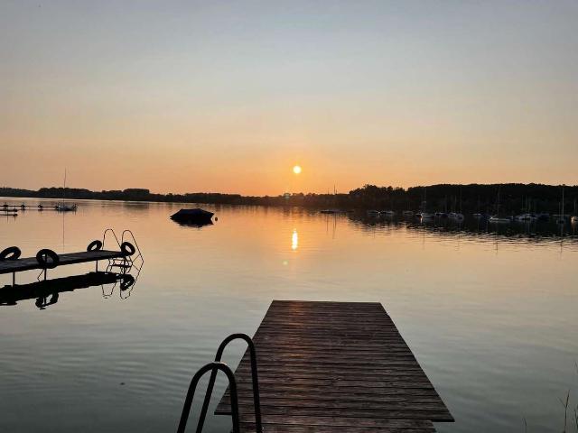 Wohnen am See – helle 2 Zimmer Wohnung mit Westbalkon, Seeblick und Stegzugang