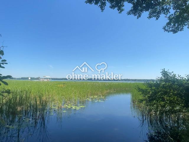 Wohnen am See in der Natur: Moderne Wohnung mit Terrasse und Garten
