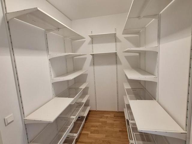 Wohnen am Stadttor! Moderne 2 Zimmer Wohnung mit Grossem Balkon
