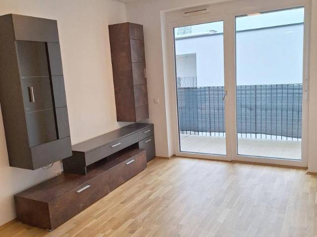 WOHNEN AM STADTTOR! MODERNE 2 ZIMMER WOHNUNG MIT GROSSEM BALKON