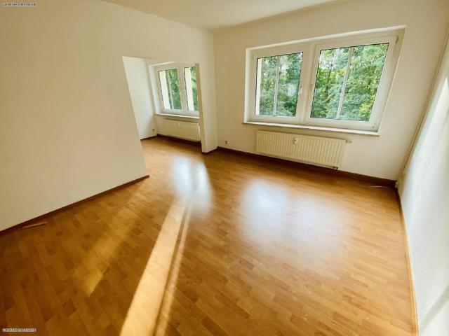 Wohnen am Stadtwald! Idyllisch gelegene 3 Zimmer Wohnung mit PKW Stellplatz