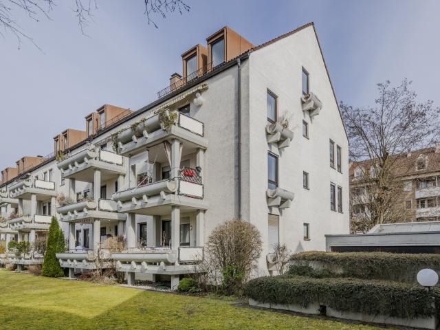 Wohnen am Stadtpark! Bezugsfreie 2 Zi Dachgeschosswohnung mit TG Einzelstellplatz + Fußbodenheizung