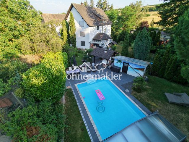 Wohnen am Wasser: Ehemaliges Mühlenanwesen mit Pool, Bachgrundstück und 3 Wohneinheiten