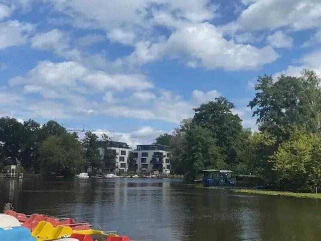 Wohnen am Wasser in Köpenick mit hochwertiger EBK und Terrasse