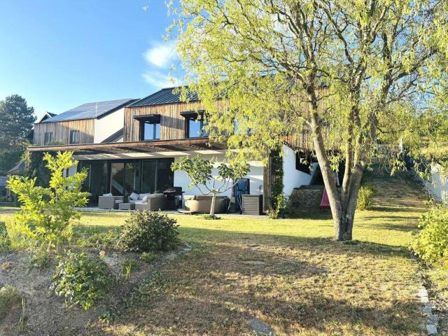 ARCHITEKTENHAUS ÜBER DEN WEINBERGEN – PRIVATES REFUGIUM MIT PANORAMABLICK BEI KREMS