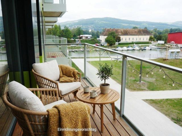 Wohnen am Winterhafen moderne 2 Zimmerwohnung mit Balkon im 1.OG