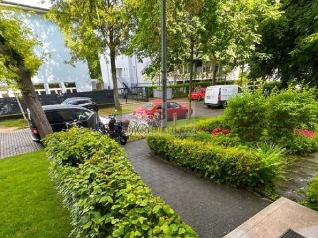 Wohnen am Volksgarten: 2 Zi. mit Balkon + Loggia & Aufzug in Kölns Neustadt Süd