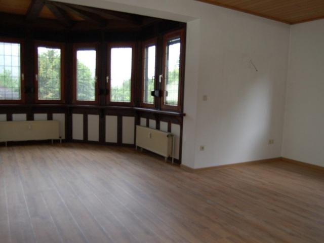 WOHNEN AN DER MOSEL: ATTRAKTIVE VIER ZIMMER WOHNUNG MIT BALKON IN KLOTTEN NÄHE COCHEM