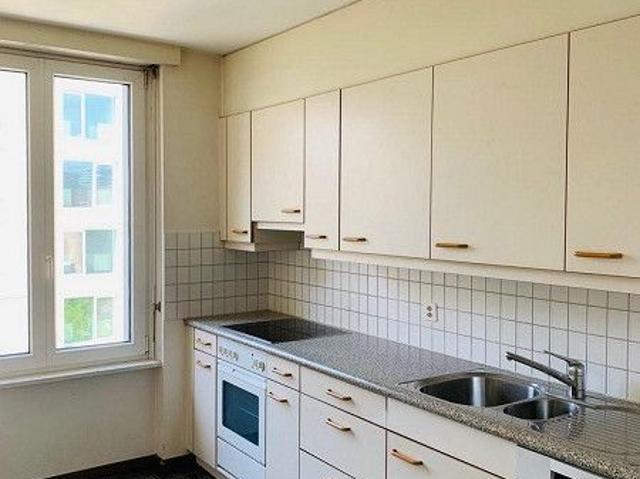 Wohnen an Toplage: Helle 5 Zimmerwohnung