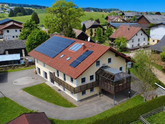 Wohnen & Arbeiten energieeffizient & flexibel. – ob als Praxis, Gewerbe, Mehrgenerationenhaus.