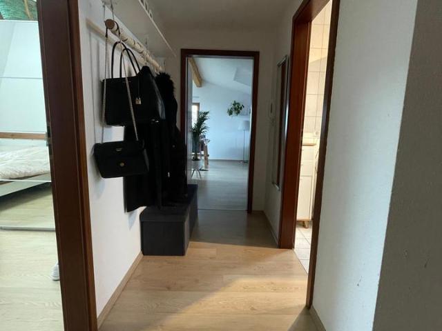Wohnen & Arbeiten perfekt kombiniert: Helle DG Wohnung mit separa