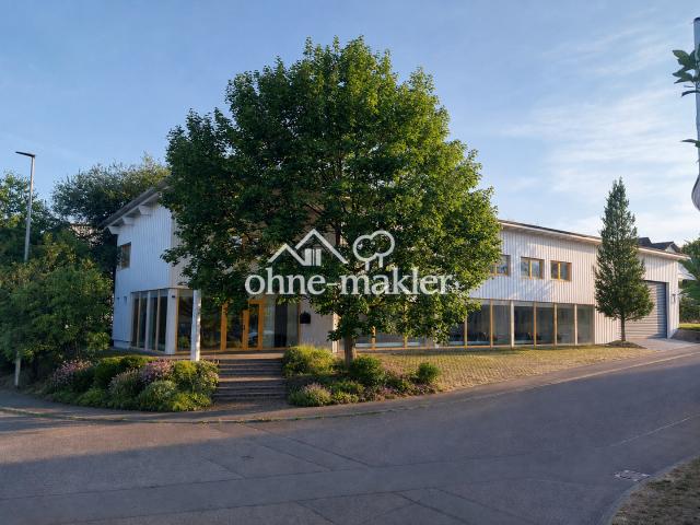 Wohnen & Arbeiten unter einem Dach – 479 m², 2 Wohnungen, Büros + Halle und Garten