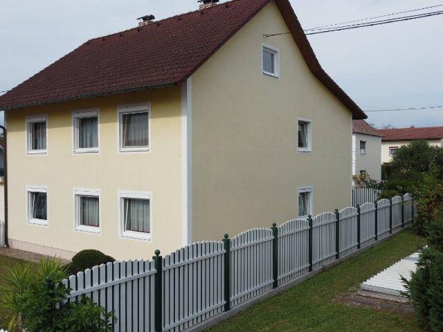 Wohnen & Arbeiten unter einem Dach vielseitige Immobilie mit Bürobereich, Pool und Sauna in Traun