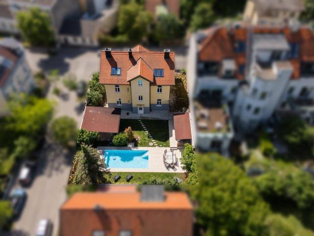 Wohnen & Arbeiten unter einem Dach – Charmantes Jahrhundertwendehaus mit Pool, Garten und getrennter Einheit im Erdgeschoss in Perchtoldsdorf!