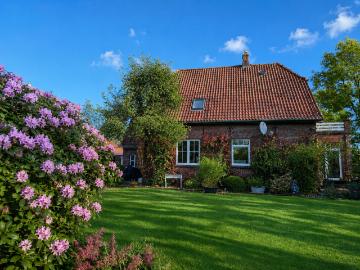 Wohnen & Arbeiten unter einem Dach – Einfamilienhaus mit Baugrundstück in Butjadingen!