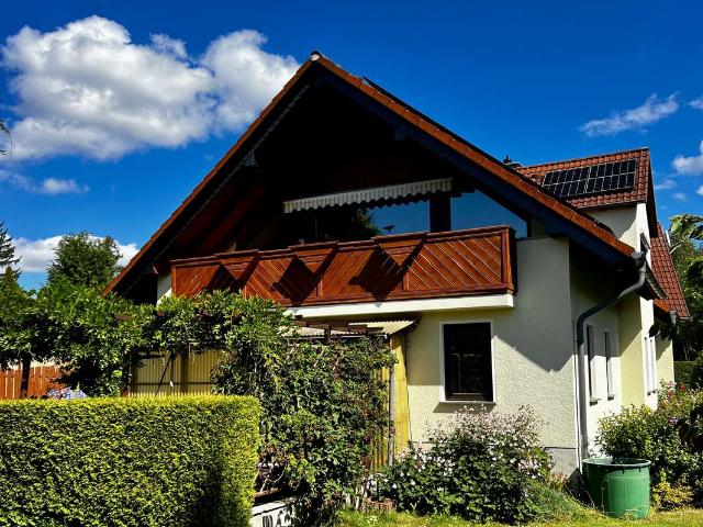 Wohnen & Arbeiten unter einem Dach – Einfamilienhaus mit Gewerbeeinheit | 2 Garagen mit direktem Hau