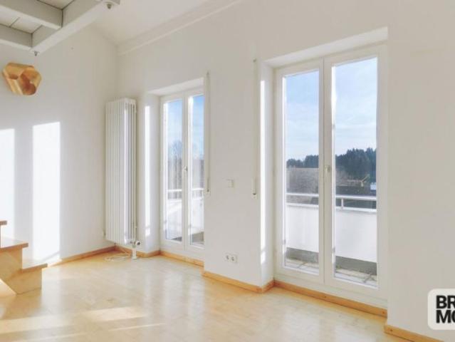 Wohnen auf mehreren Ebenen: Stilvolle Splitlevel Doppelhaushälfte mit Weitblick