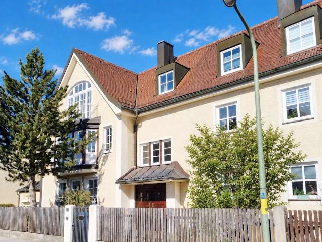 Wohnen auf drei Etagen– 3,5 Zimmer mit Balkon und Gartenanteil im Haus im Haus