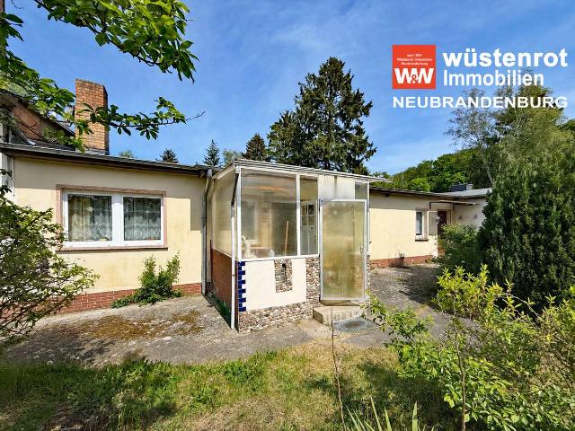 WOHNEN AUF EINER EBENE MIT ZUSÄTZLICHER FERIENWOHNUNG UND GROSSEM GRUNDSTÜCK IM BERNSTEINBAD