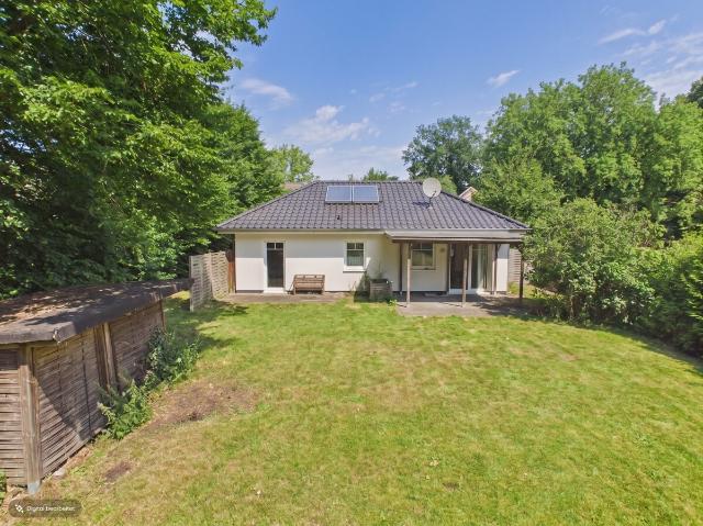 Wohnen auf einer Ebene – moderner Bungalow mit außergewöhnlichem Gartenparadies