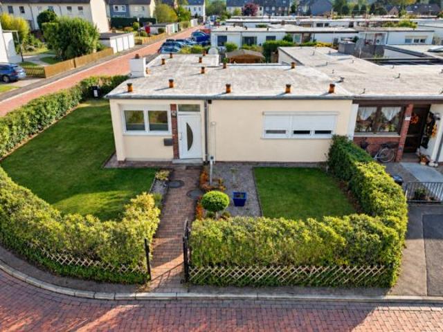 Wohnen auf einer Ebene modernisierter Bungalow mit Wintergarten und Doppelgarage in Vorsfelde Süd