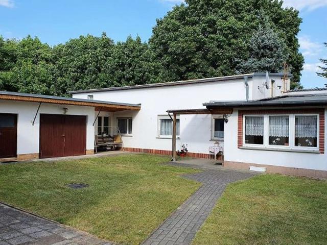 Wohnen auf einer Ebene mit kleiner Zweitwohnung, Anbauten und viel Nebengelass!