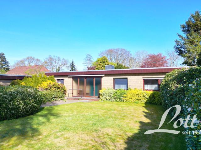 Wohnen auf einer Ebene: Bungalow mit Garage und großem Garten in Ocholt