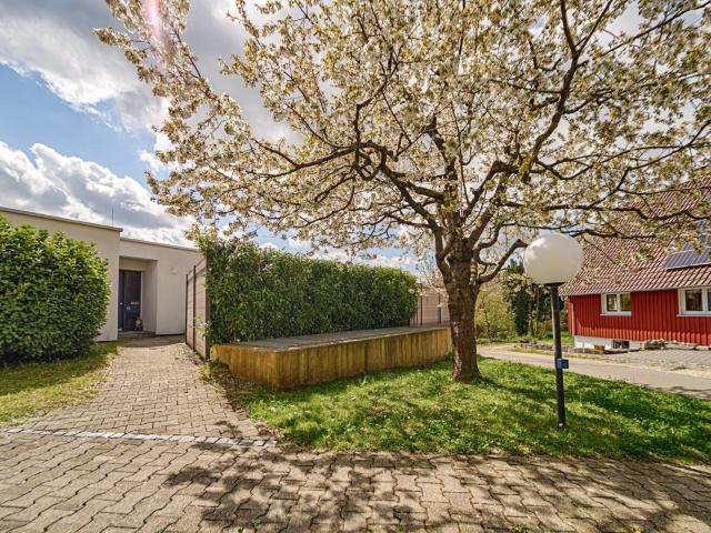 Wohnen auf einer Ebene – gepflegte Doppelhaushälfte in Bungalowbauweise mit Garten