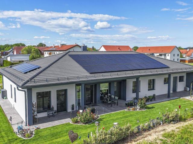 Wohnen auf einer Ebene hochwertiger Bungalow in Burgau